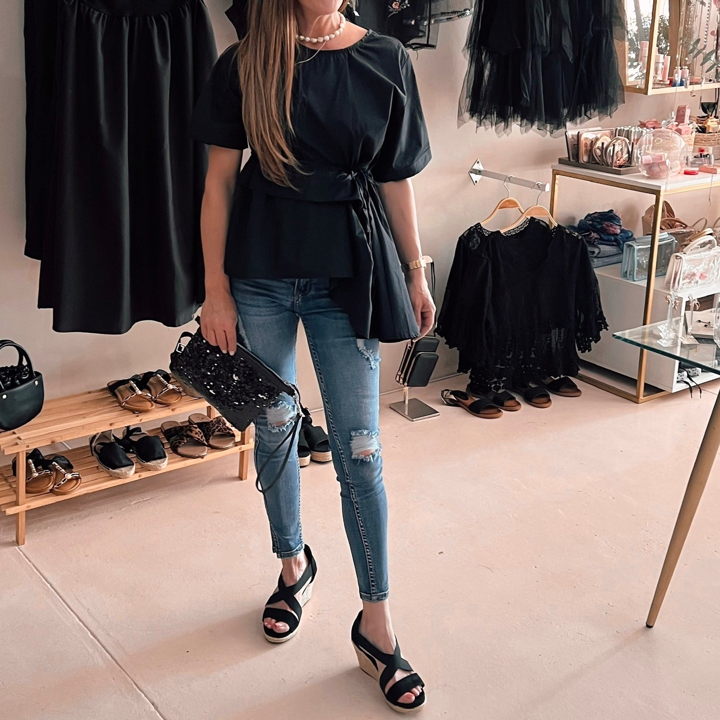 Black Side Bow Top
