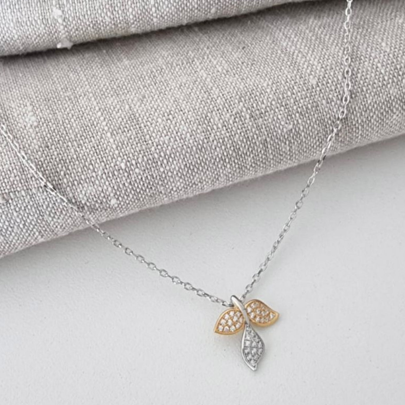 THREE LEAF NECKLACE