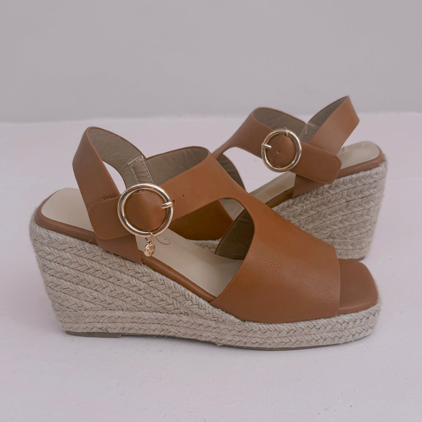 Hay 2 Tan Wedge